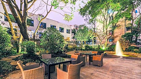 Atour Light Hotel Tangshan Exhibition Center                               