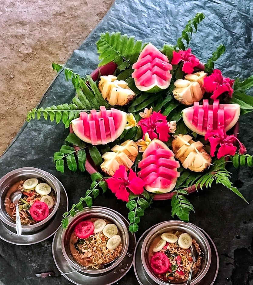 Umiyuki jungle tour only treking with us