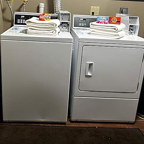 Queen Room with Accessible Tub - Accessible/Non-Smoking