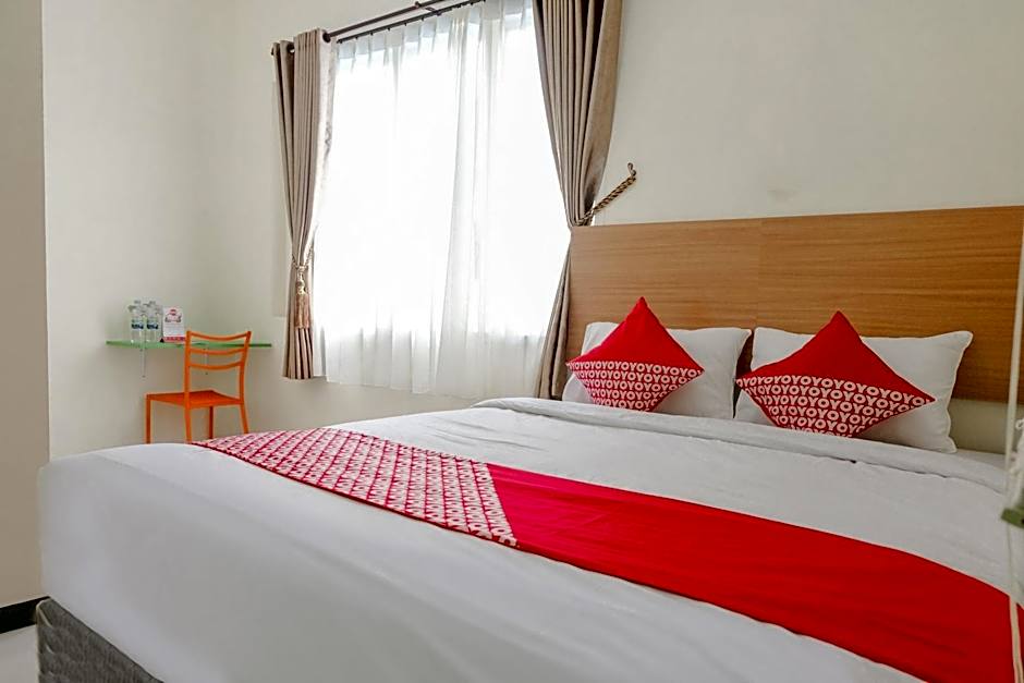 OYO Flagship 1603 Antosa Family Residence Silver Key