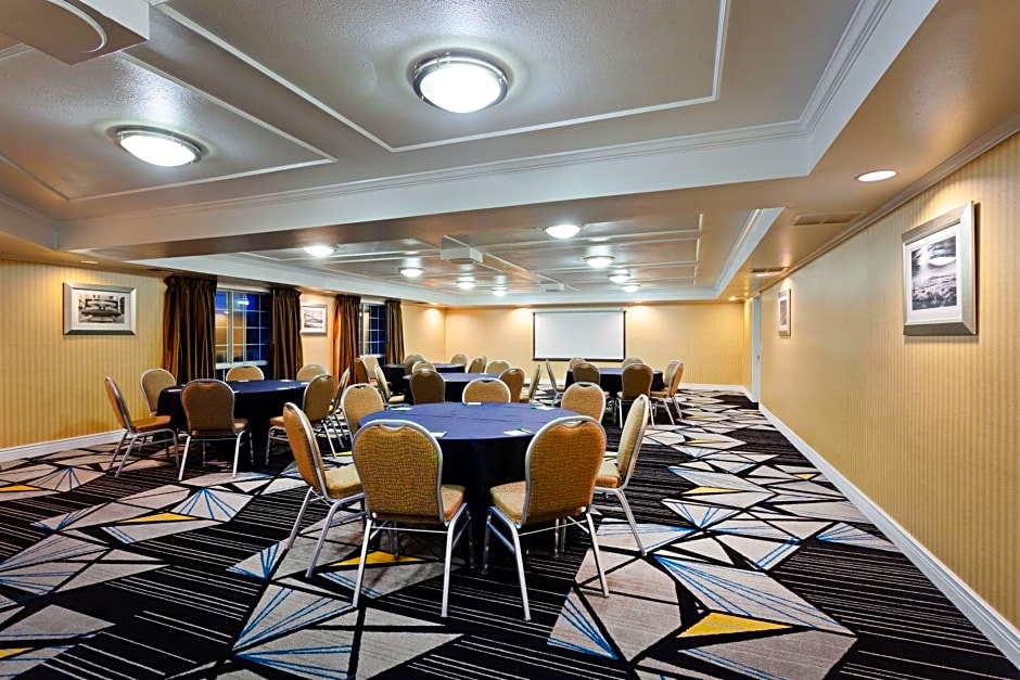 Holiday Inn & Suites San Mateo - SFO By IHG