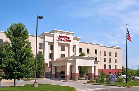 Hampton Inn & Suites Canton
