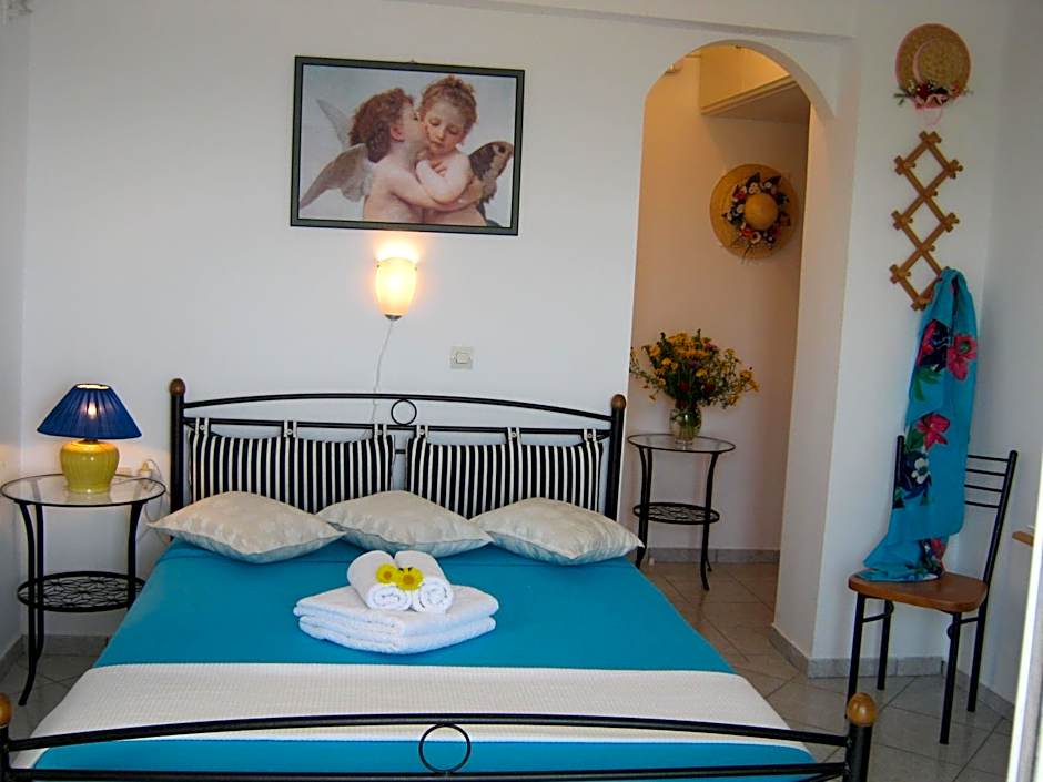 Neapoli Rooms