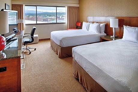 Accessible 2 Queen Beds with Skyline View