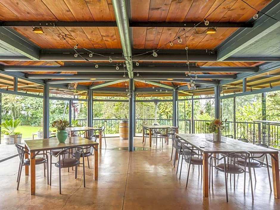 The Narrows Landing Hotel