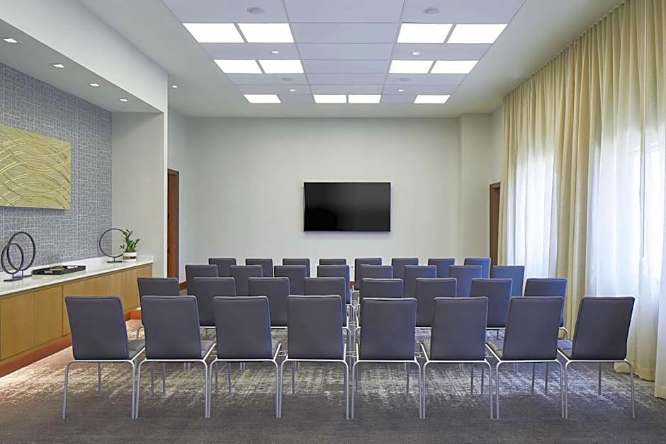 AC Hotel by Marriott Atlanta Airport Gateway