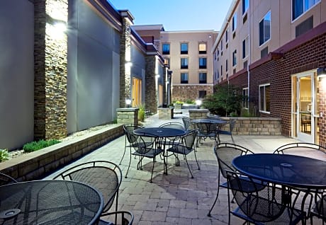 Holiday Inn Express & Suites Aberdeen, an IHG Hotel