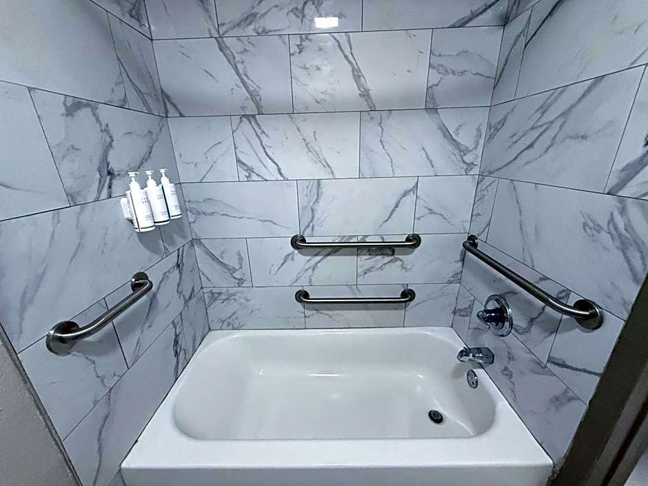 Days Inn & Suites by Wyndham Santa Rosa