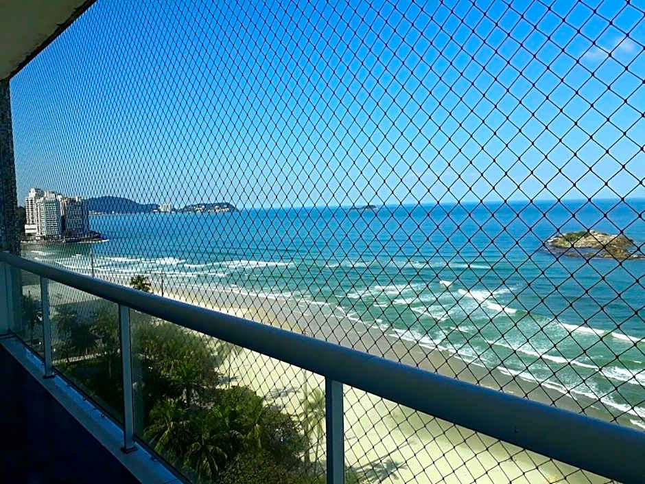 De frente para a Praia das Pitangueiras