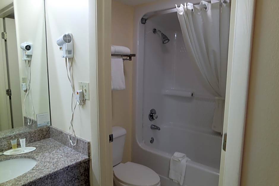 Howard Johnson by Wyndham Perry GA