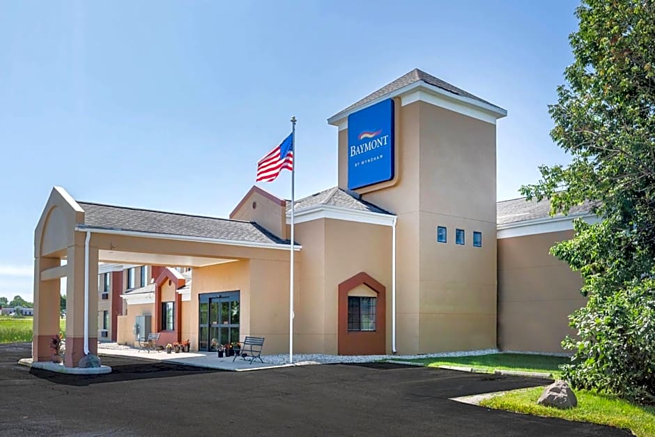 Baymont Inn & Suites by Wyndham Mukwonago