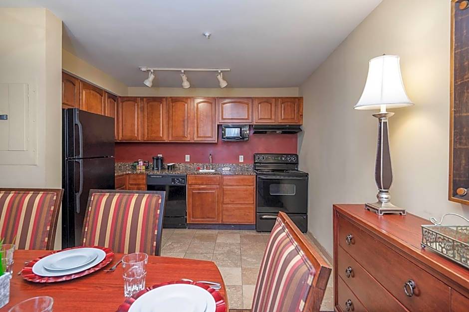 Clarion Collection Arlington Court Suites Hotel