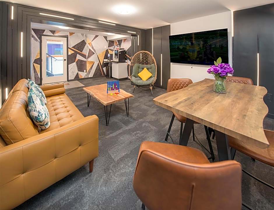 Coast Metro Vancouver Hotel