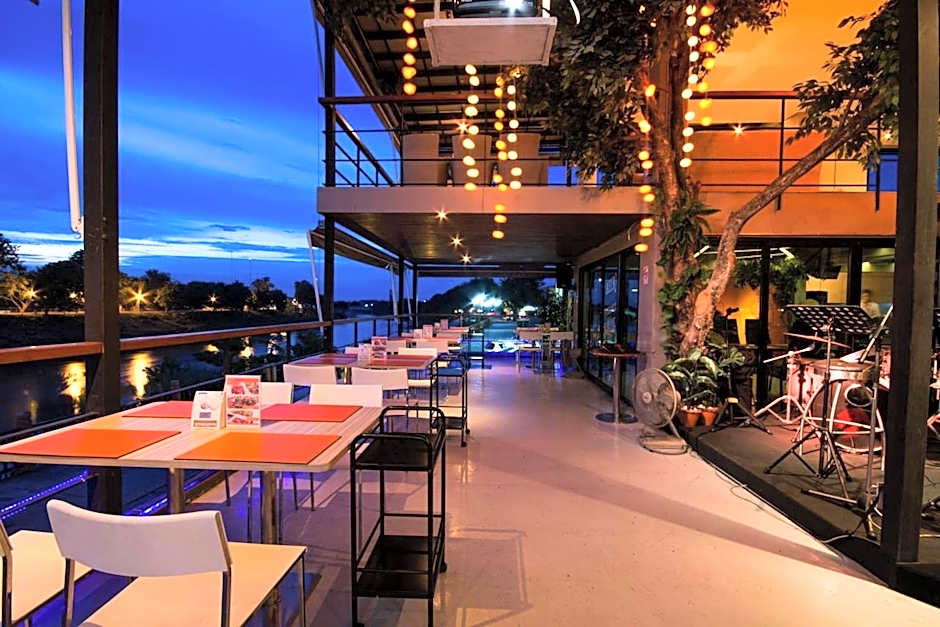 Dragon River Avenue Hotel