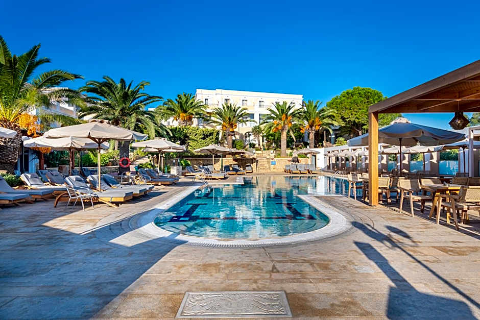 Crithoni's Paradise Hotel