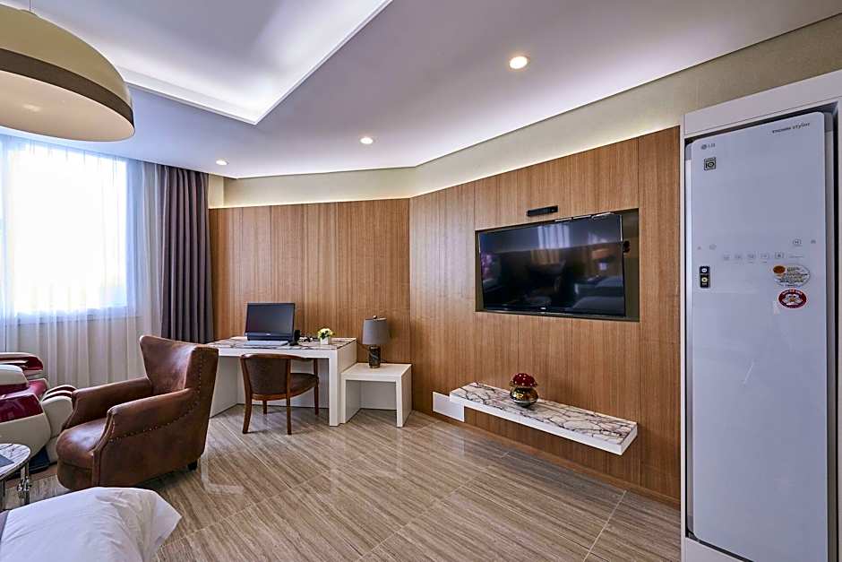 Aura Business Hotel