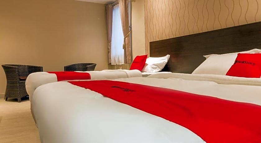 RedDoorz Plus @ Dipatiukur