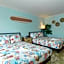 Heated Pool, Huge TV, Waterfront Tiki Bar & Grill, Close to Beaches