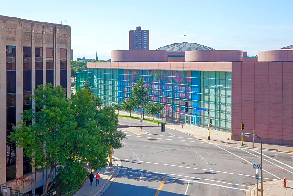 Holiday Inn Express Hotel And Suites Minneapolis Downtown