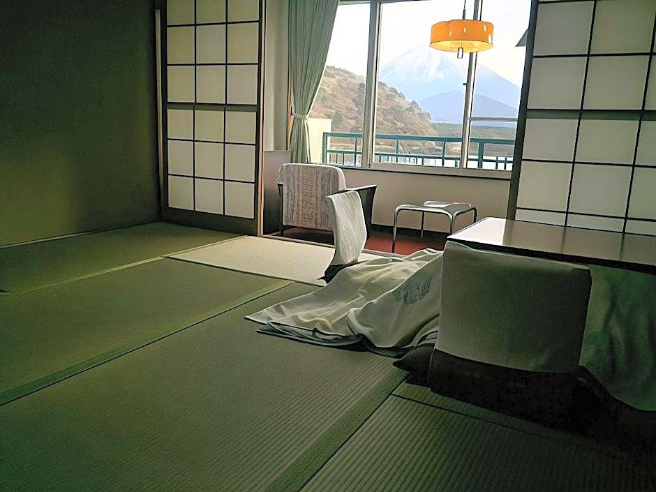 Shoji Lake Hotel