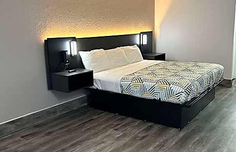 King Room - Disability Access - Non-Smoking