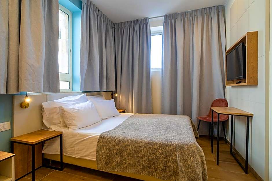 Shlomtzi Hotel
