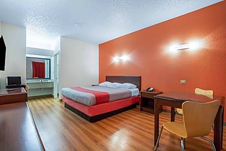 Deluxe King Room - Non-Smoking