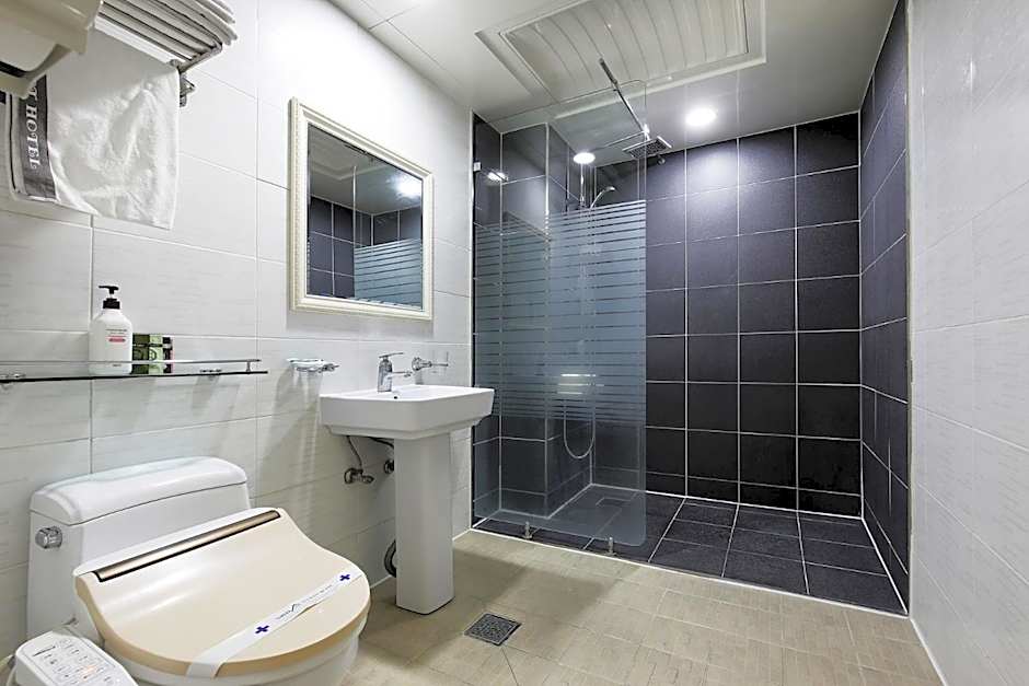 White Tourist Hotel