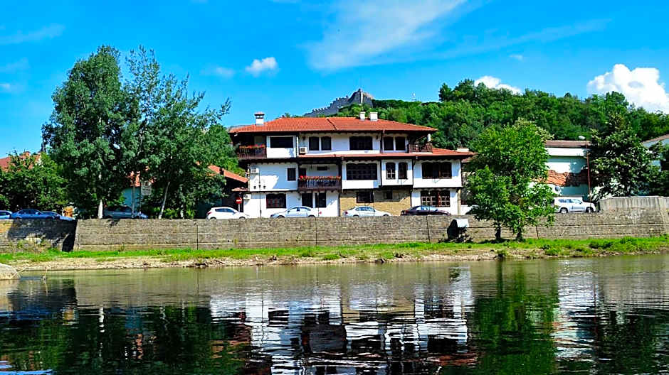 Family Hotel Varosha 2003