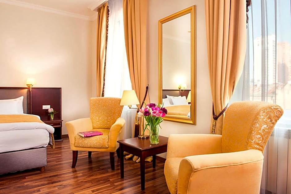 Greguar Hotel by UHM