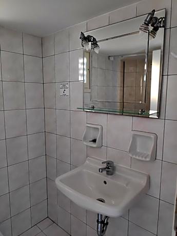 Economy Twin Room