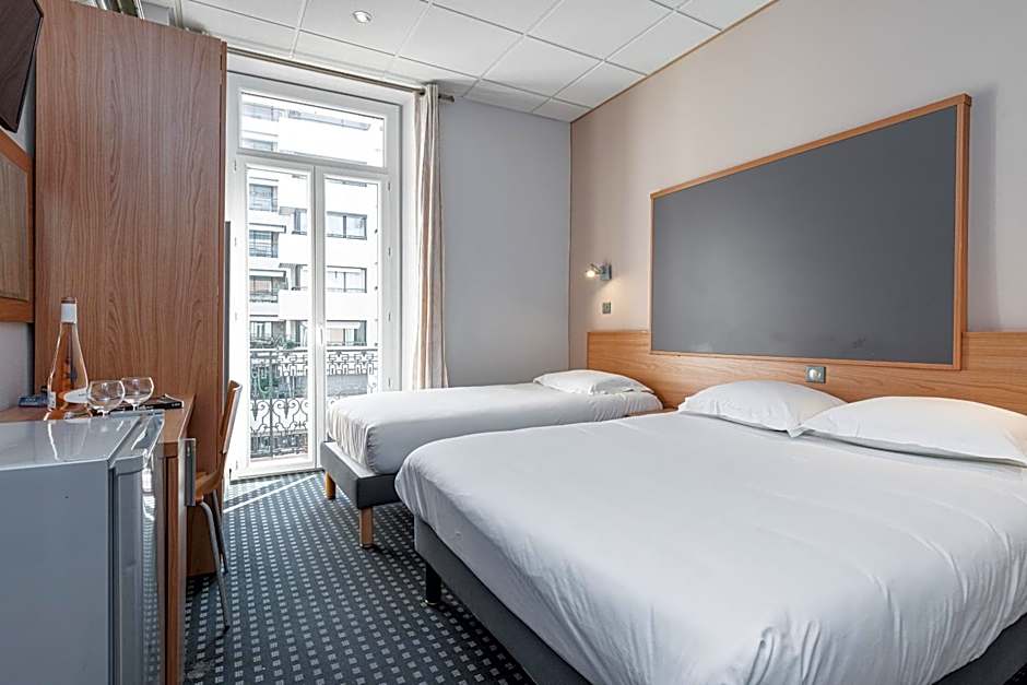 Modern Waikiki Hotel