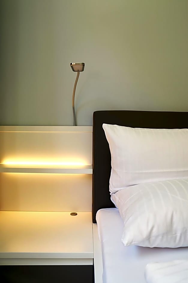 SCHLOSS RANZOW - kleines Romantik Hotel - Wellness - Golfplatz - Hochzeiten & Feiern