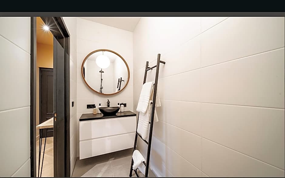 Breda Apartment w Kitchen & Private Bathroom 2p
