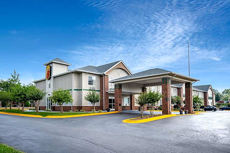 Super 8 by Wyndham Salisbury