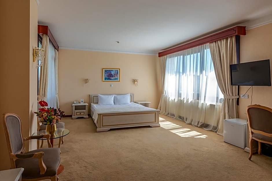 Готель Дніпро Dnipro Hotel