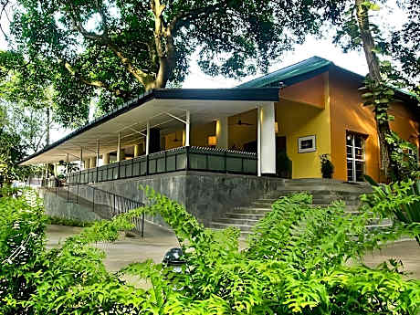 Heritage Ambepussa Hotel