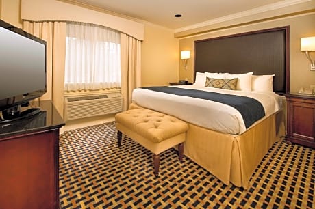 Executive King Room with Sofa-Bed - Non-Smoking