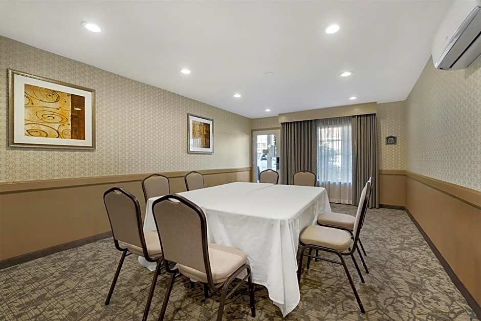 Best Western Plus Carriage Inn