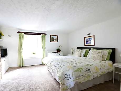 Double or Twin Room with Private Bathroom