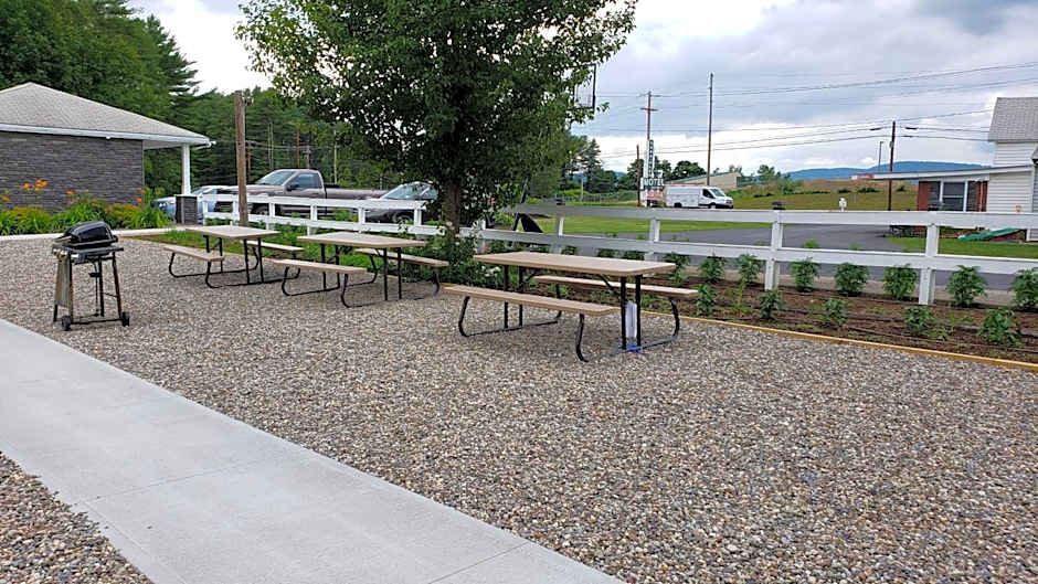 Sara Glen Motel - Saratoga Springs-Glens Falls