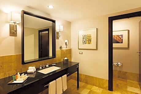 Executive King Room with Alameda View