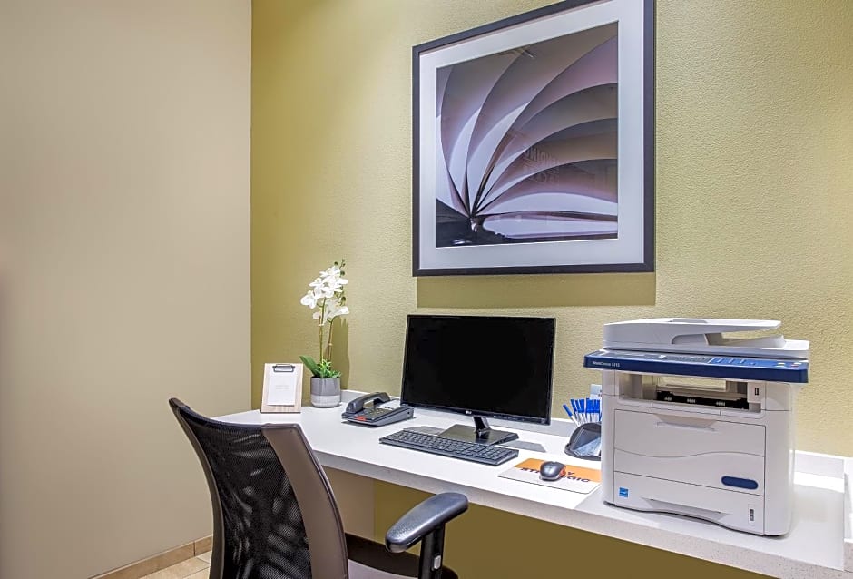 Candlewood Suites Bowling Green by IHG