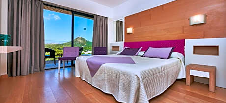 Twin Room with Sea View