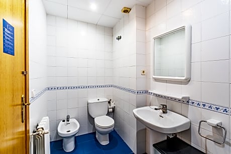 TWO BEDROOM APARTMENT 5 PEOPLE