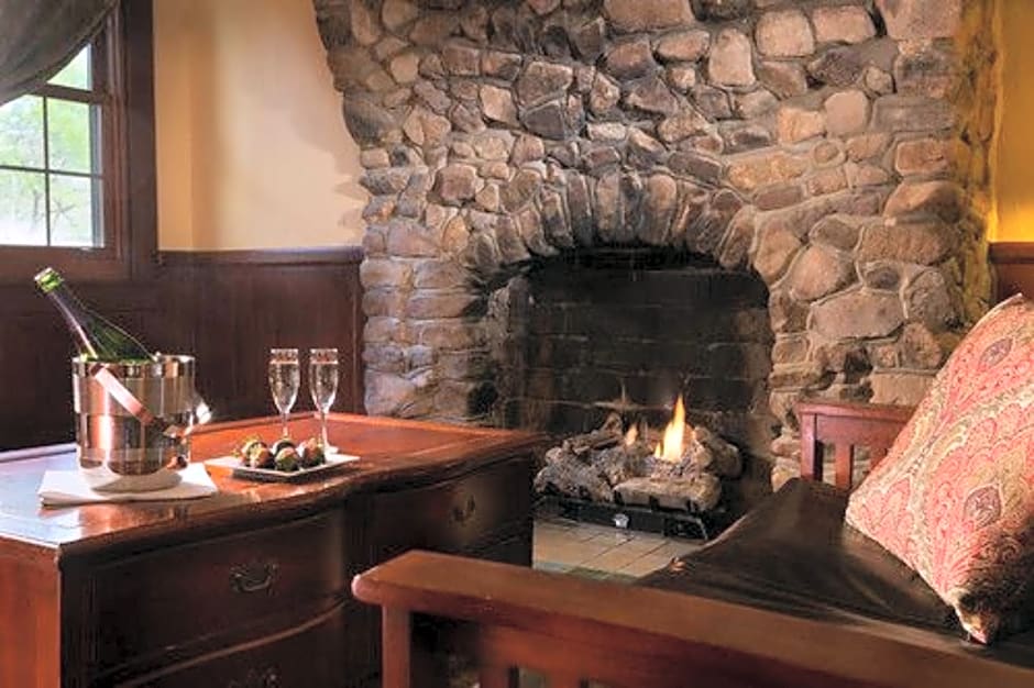 Hilltop Manor Bed And Breakfast