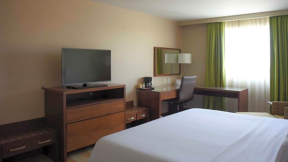 Holiday Inn Express and Suites Celaya By IHG