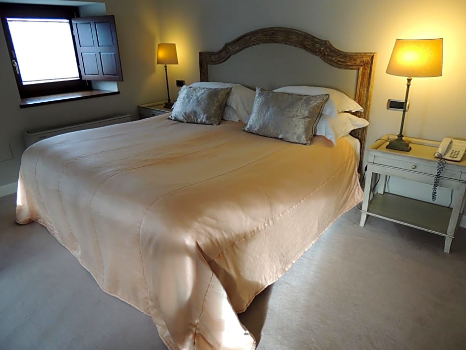 Castillo Del Bosque La Zoreda