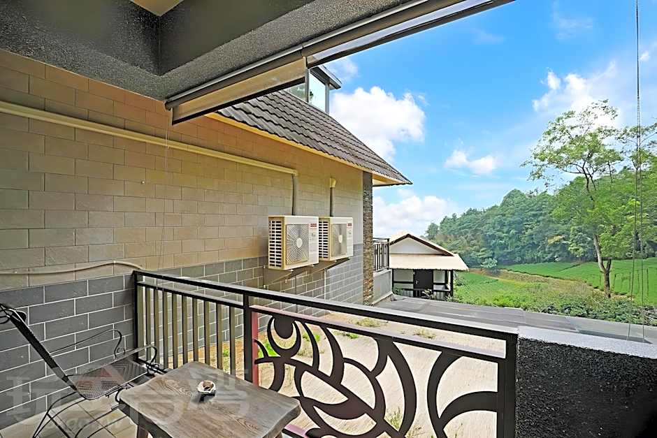 Applause In The Mountain