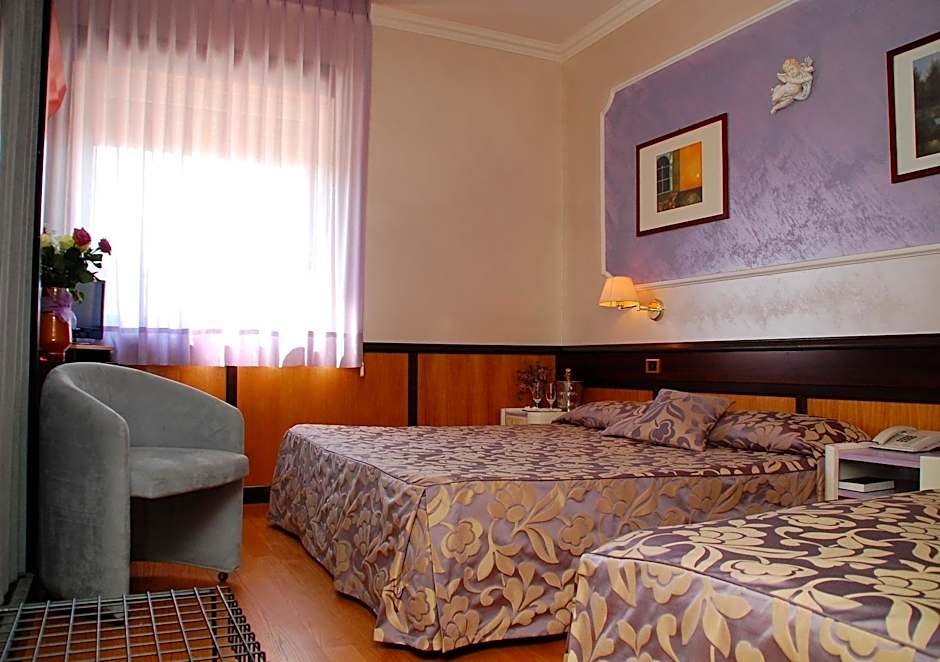 Foto 1 daripada 6 — Triple Room
